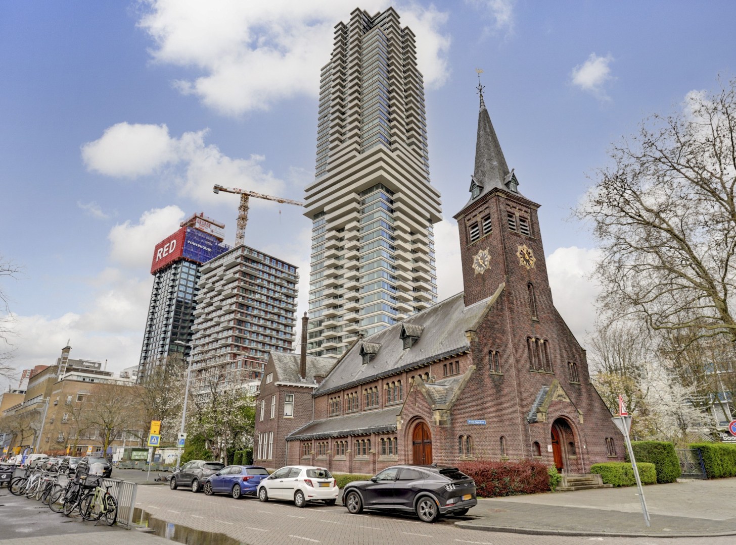 Ultiem luxe wonen in de iconische The CoolTower met spectaculair uitzicht, royaal terras (34 m²) en moderne afwerking in het bruisende hart van Rotterdam! 