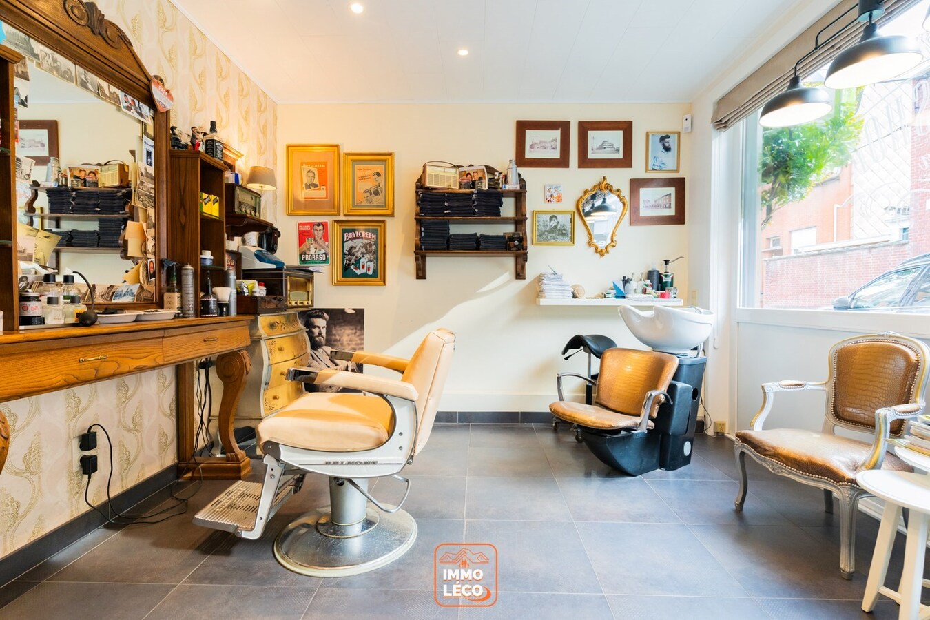 Maison de commerce avec habitation 4 chambres, plein centre-ville ! 