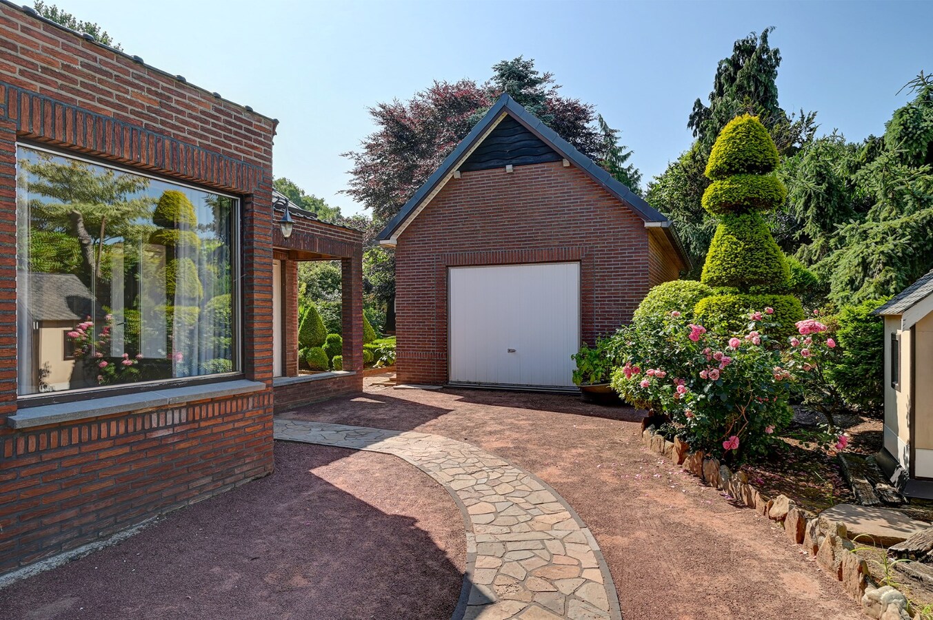 Zeer goed onderhouden woning gelegen op een prachtig perceel van circa 30 are 