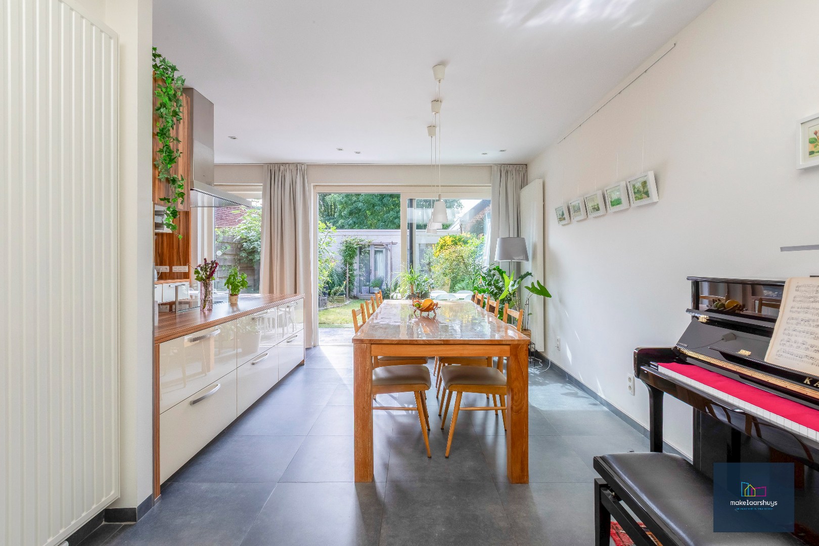 VERKOCHT ! Instapklare energiezuinige handelswoning met tuin en garage 