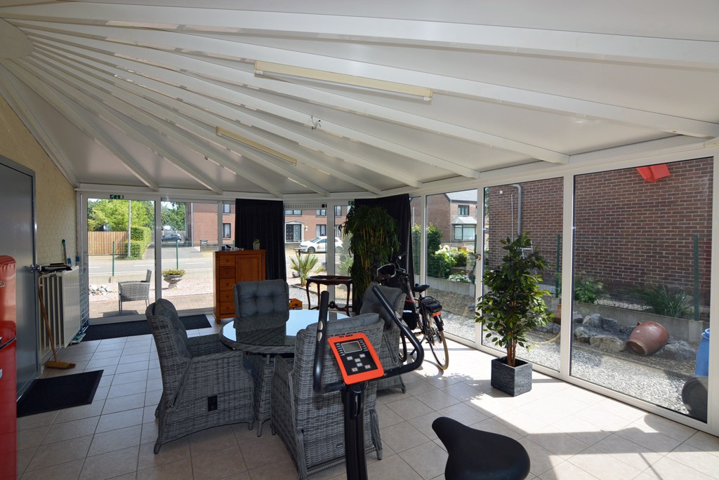 Gelijkvloers appartement met 3 slpks, veranda, tuin en garage 