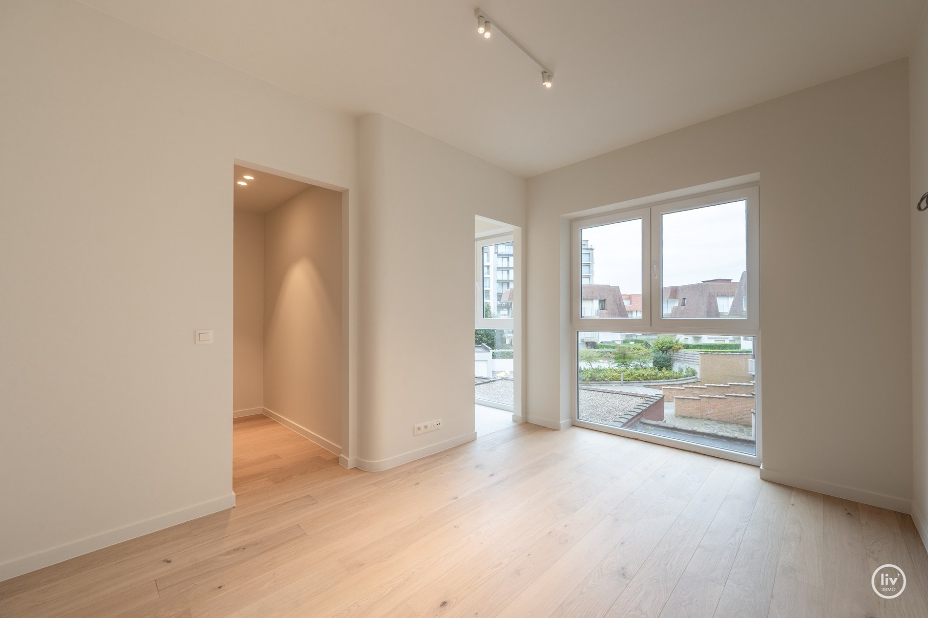 OPENDEURDAG - Zaterdag 15.09 - tussen 16u-18U: Nieuwbouw-duplex op de gelijkvloerse &amp; eerste verdieping  gelegen te Lentelaan in  Duinbergen met zongerichte terrassen. 