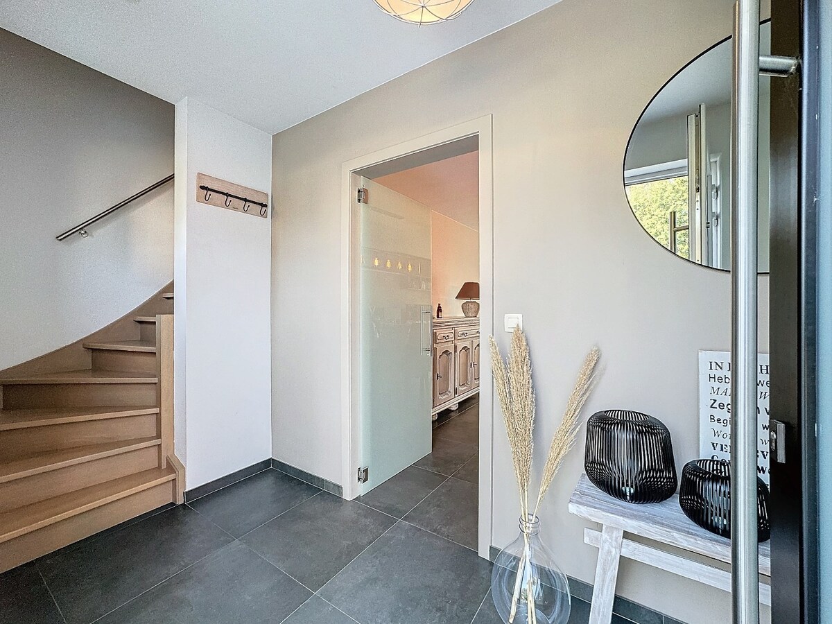 Op en top afgewerkte, energiezuinige gezinswoning (2013) te Velzeke 