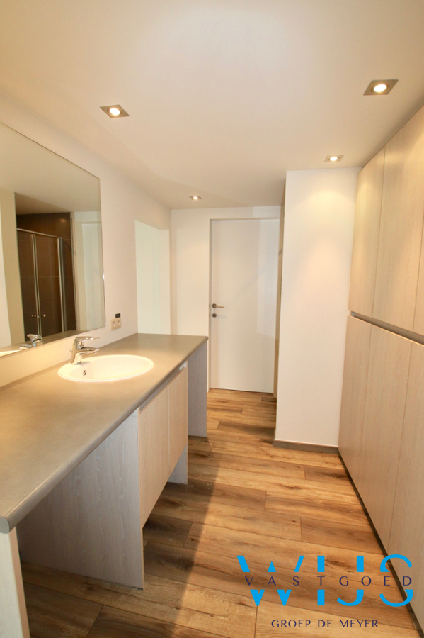 Instapklaar gelijkvloers appartement met 1 slaapkamer &amp; binnenkoer te ASSENEDE! 