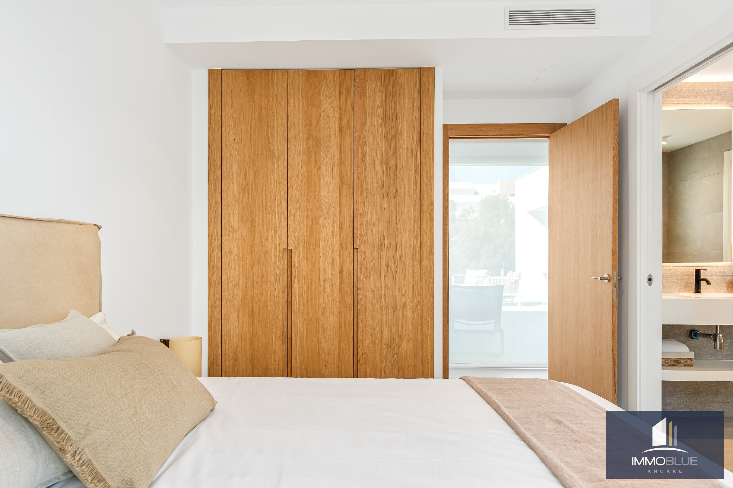 Open en praktisch wonen in mediterrane omgeving. 