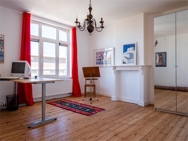 Prachtige burgerwoning in een wijk in bloei 