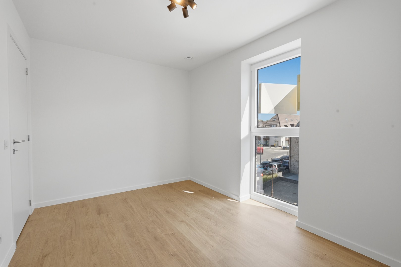 Nieuwbouwappartement met 1 slaapkamer en bovengrondse staanplaats te huur in Oudenburg! 