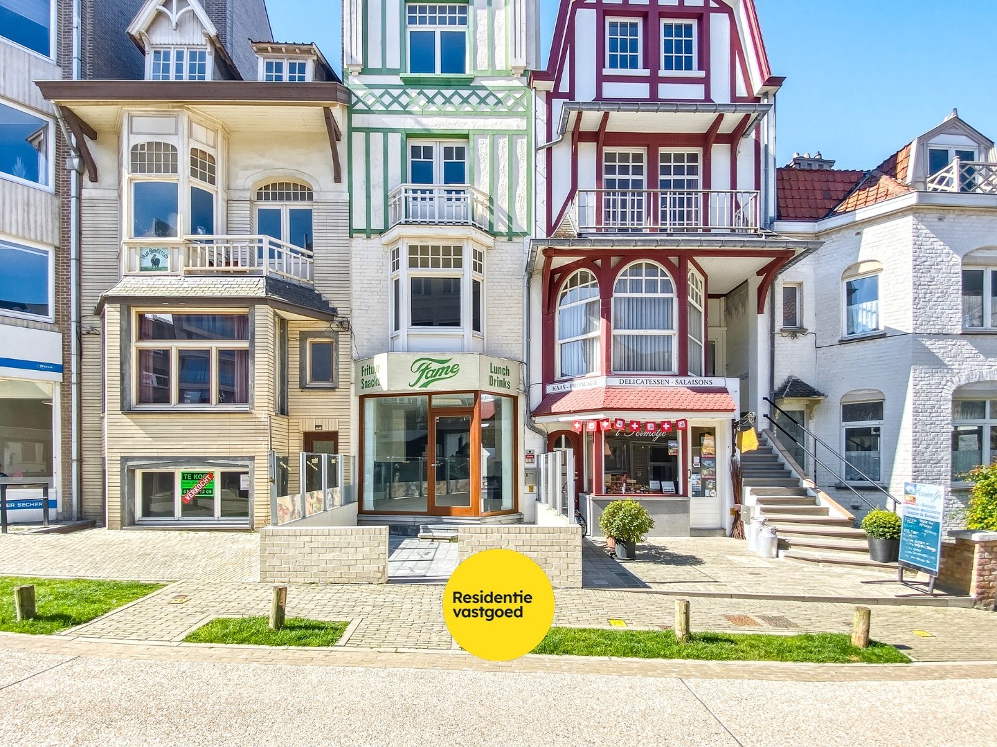 Goed gelegen gebouw op 117m² te De Panne bestaande uit een handelsruimte en woonst. 