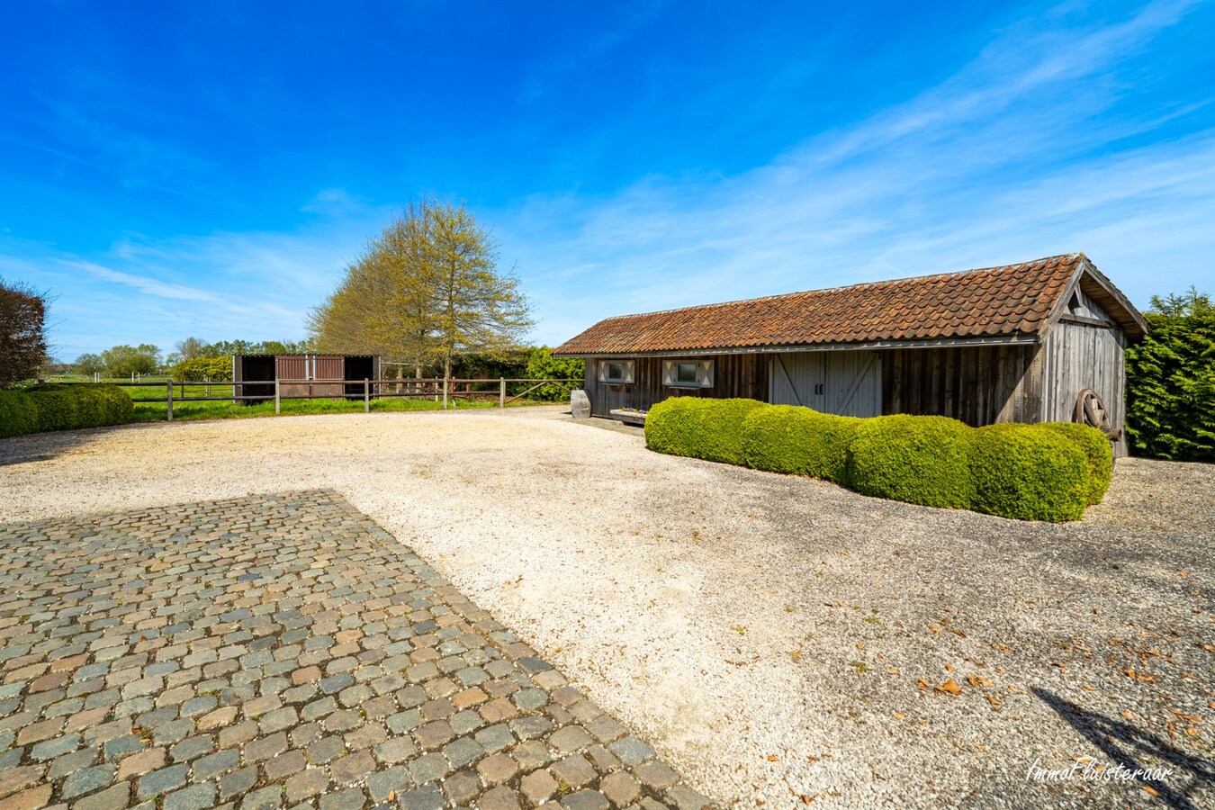 Prachtige woning met paardenfaciliteiten in rustige omgeving op ca. 9.983 m² te Berlaar (met optie aankoop aanpalende weides op ca.12.966 m²) 
