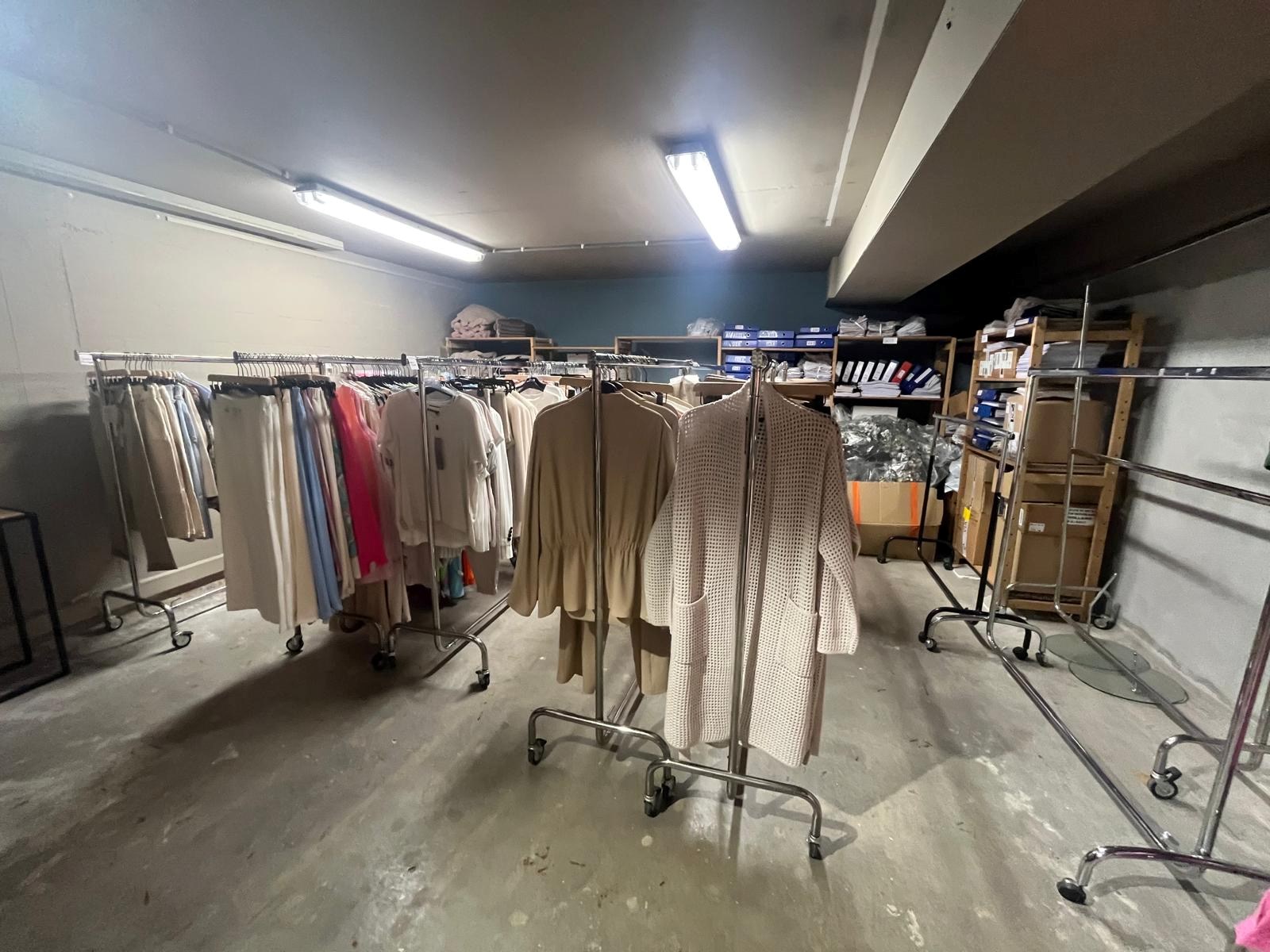 Centraal gelegen handelspand te huur op de Lippenslaan van Knokke: 