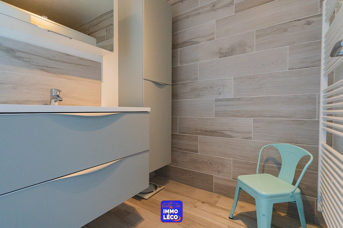 Semi "Plain-Pied" 6 chambres, 2 salles de bains, jardin, carport 2 voitures, COUP DE COEUR ! 