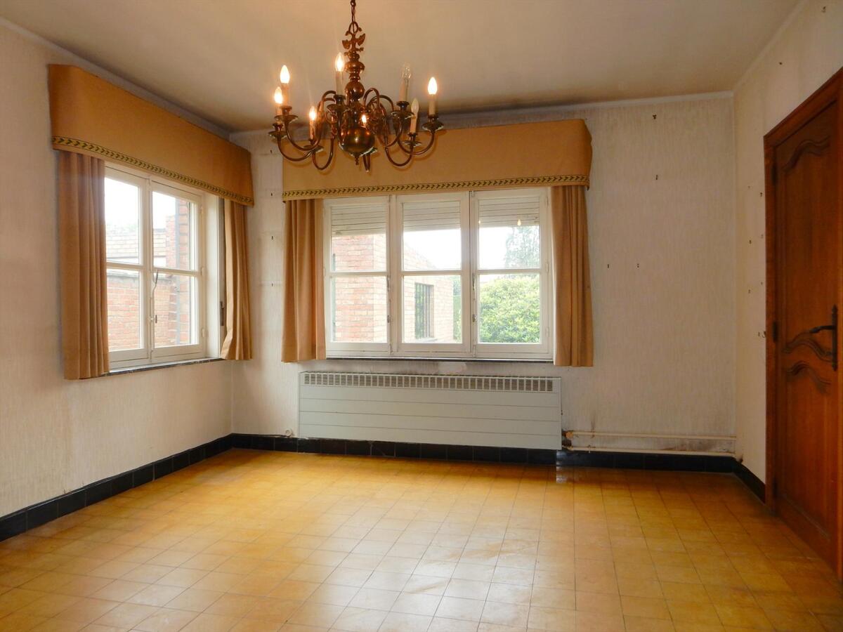 Karaktervolle halfopen woning met garage 