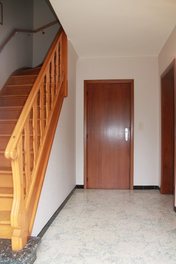 Op te frissen halfopen woning 