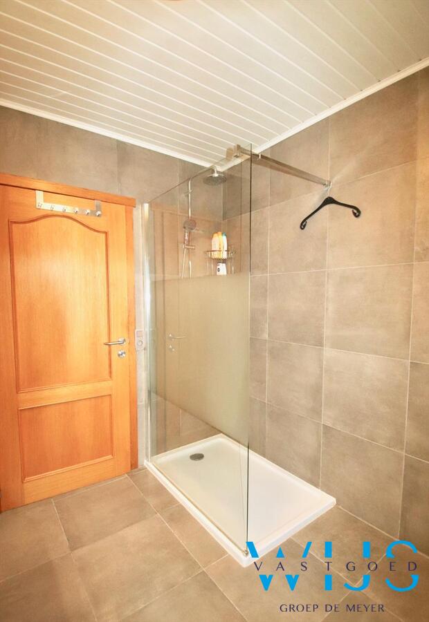 Piekfijn onderhouden en gerenoveerde bungalow te Zelzate! 