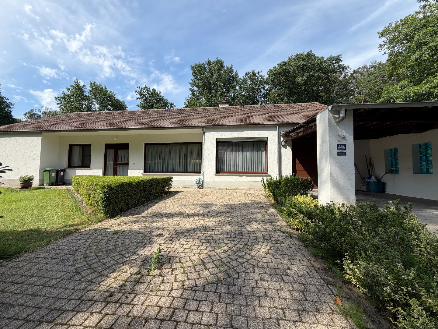 Charmante vrijstaande villa met 3 slaapkamers, ruime zolder en zonnig perceel van 1.500 m² 