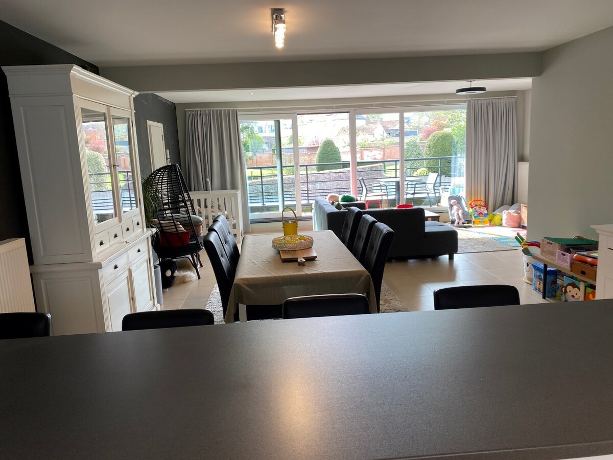 Ruim appartement met 2 terrassen. 