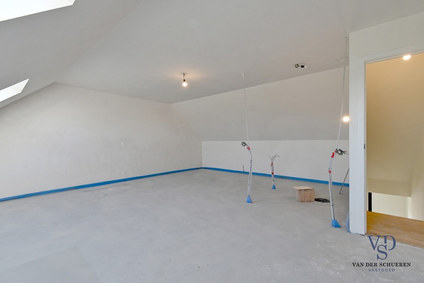 IN OPTIE ! Half Open Bebouwing met afzonderlijke garage 