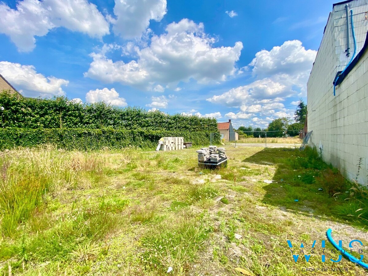 Bouwgrond van 623m² te Oosteeklo ! 