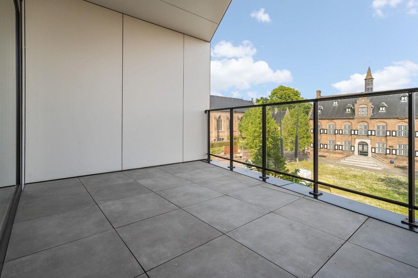 Uitstekend gelegen doorzonappartement met prachtig uitzicht 