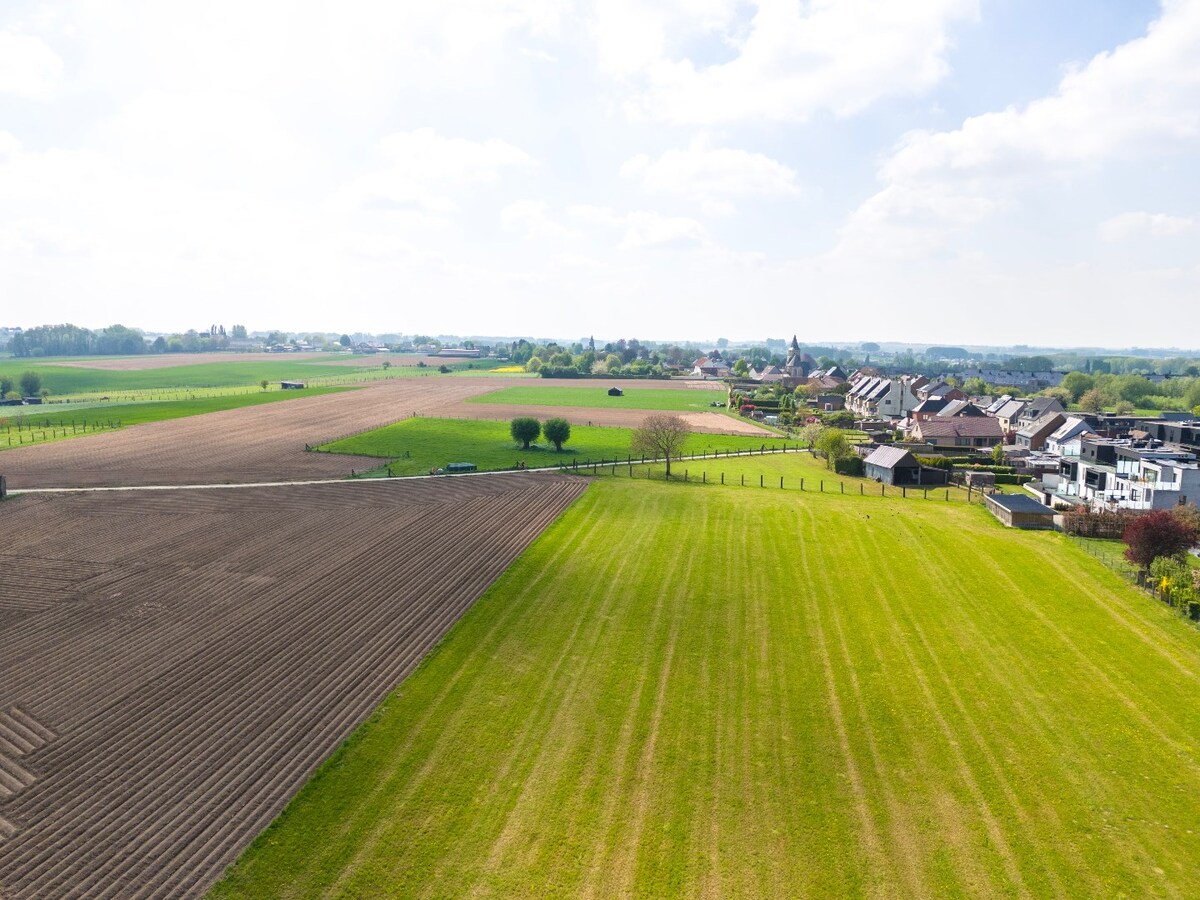 Bouwgrond voor OB met gunstige oriëntatie op toplocatie te Godveerdegem 