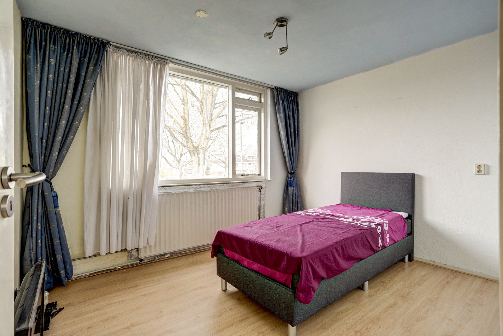 Op zoek naar een ruime 5-kamer woning op eigen grond waar u, uw wensen nog kunt uitvoeren ? 