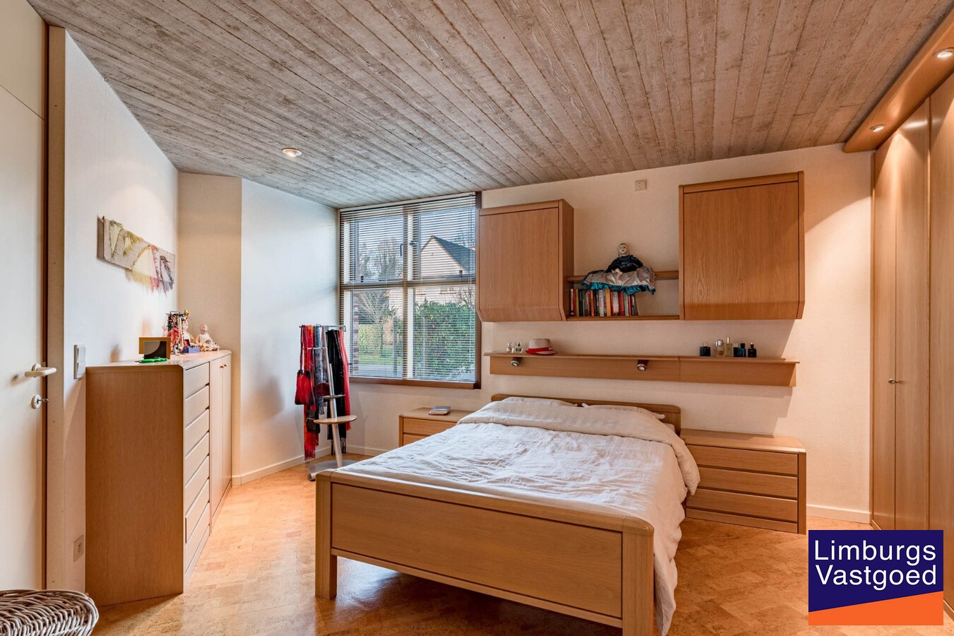 Gezinswoning met zuidgerichte tuin en garage, 5a 85ca 