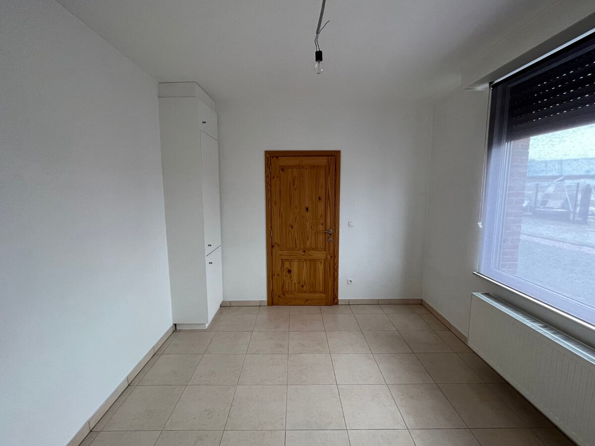 Bijzonder ruime, praktisch ingedeelde gezinswoning 