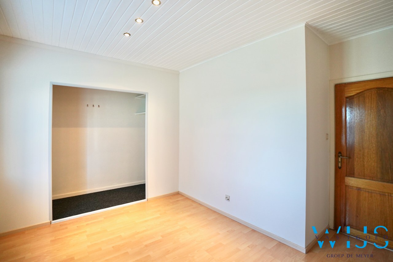 Instapklare gezinswoning met 4 slaapkamers in woonwijk te EVERGEM ! 