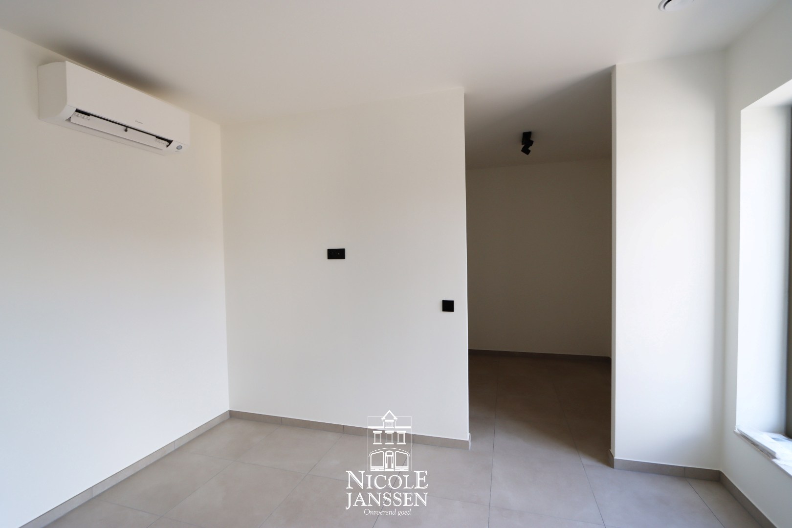 Penthouse met twee autostandplaatsen 