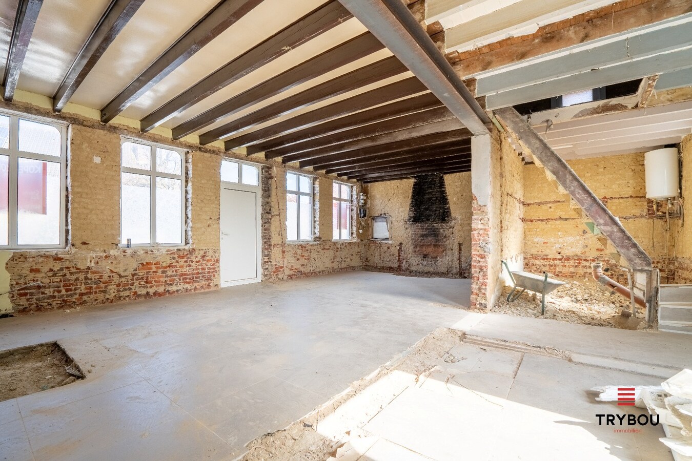 Te renoveren alleenstaande woning op een ruim perceel van 896m² in Houthulst 