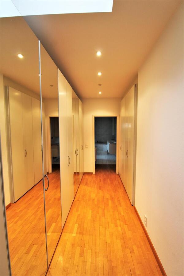 Villa avec infrastructures équestres, piscine, court de tennis, piste de trot et prairie sur environ 2ha65a à Huldenberg (Brabant Flamand) 