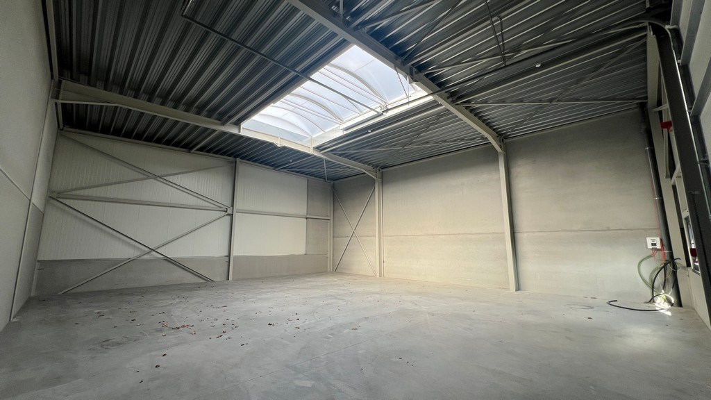 Nieuwbouw magazijnen en showroom te koop in MG Park Arsela in Tielt