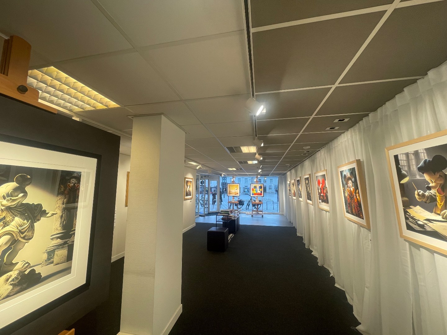 Ruim handelspand (+/- 400m²) te huur gelegen op TOPLOCATIE in Geel! 