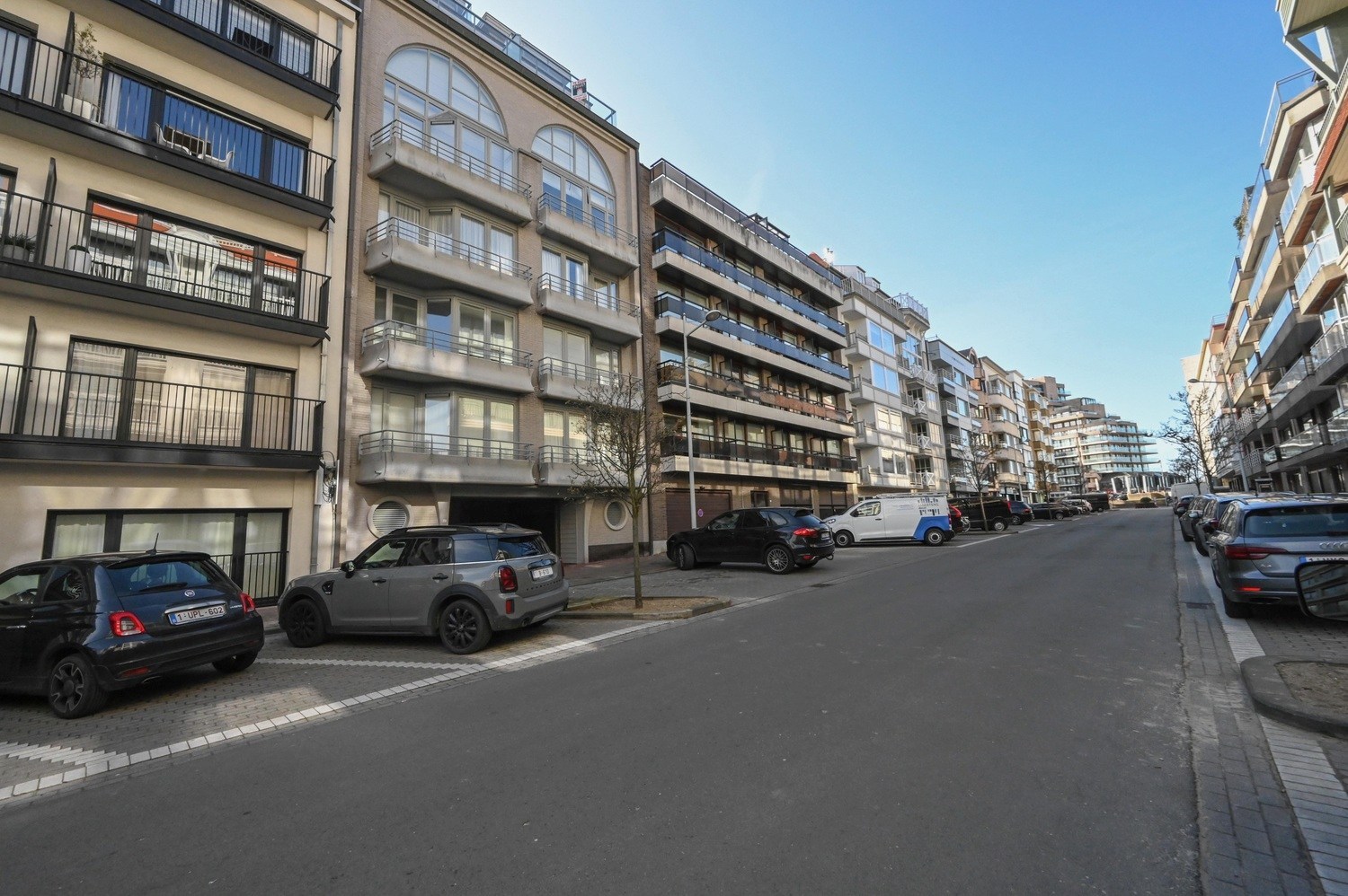 Meublé - Appartement superbement situé et parfaitement entretenu, situé dans la Van Bunnenlaan. 