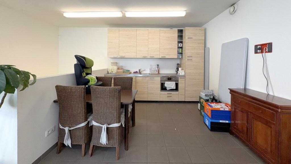 Showroom met magazijn te huur aan het Handelsdok in Gent