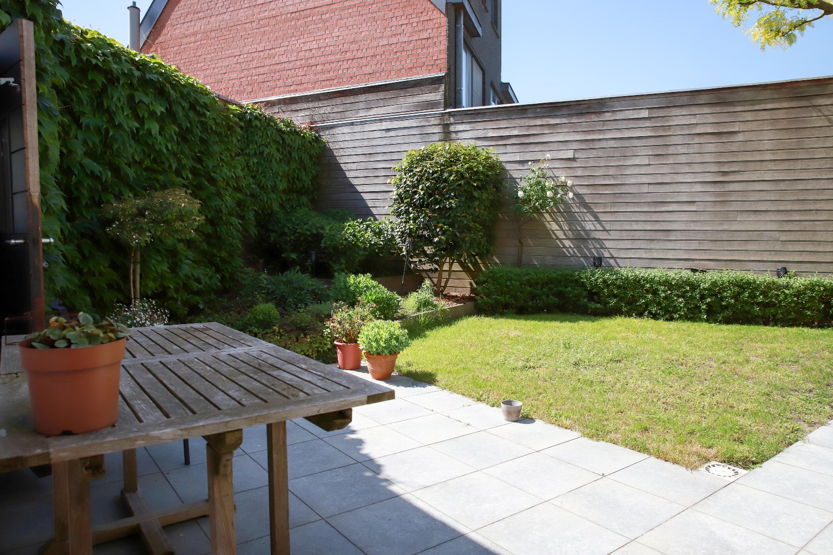 Ruime, goed gelegen hoekwoning met garage en tuin 