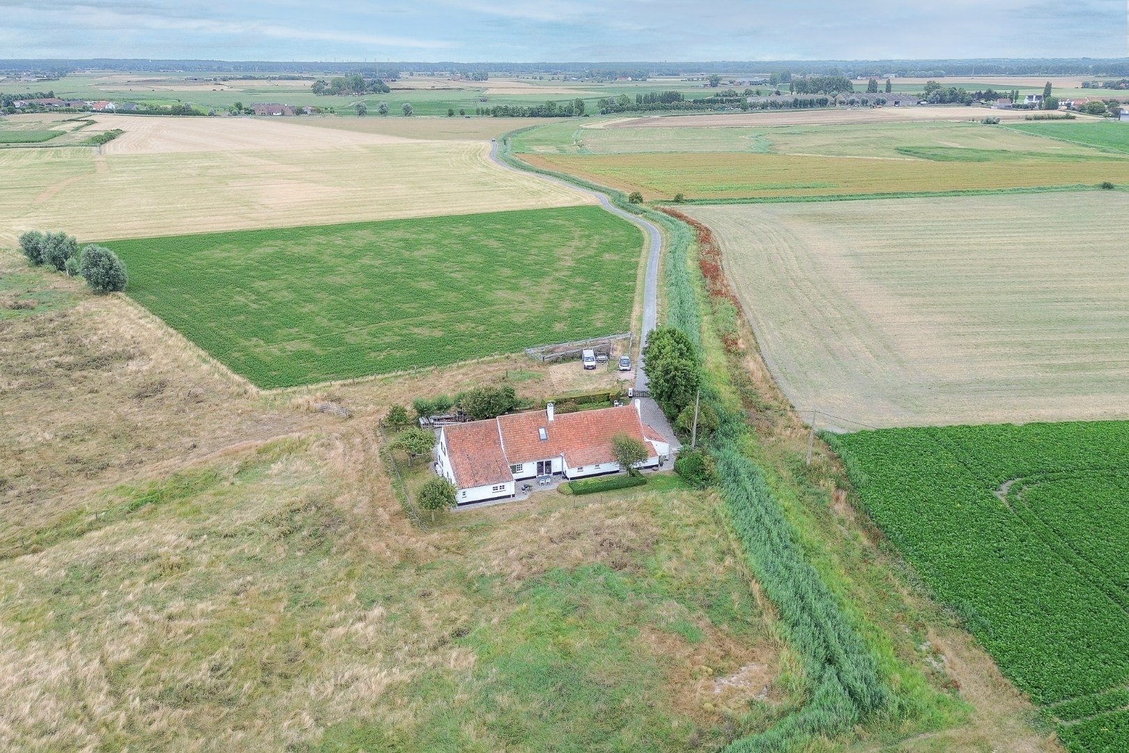 Karaktervolle hoeve met veel ruimte in een landelijke omgeving 