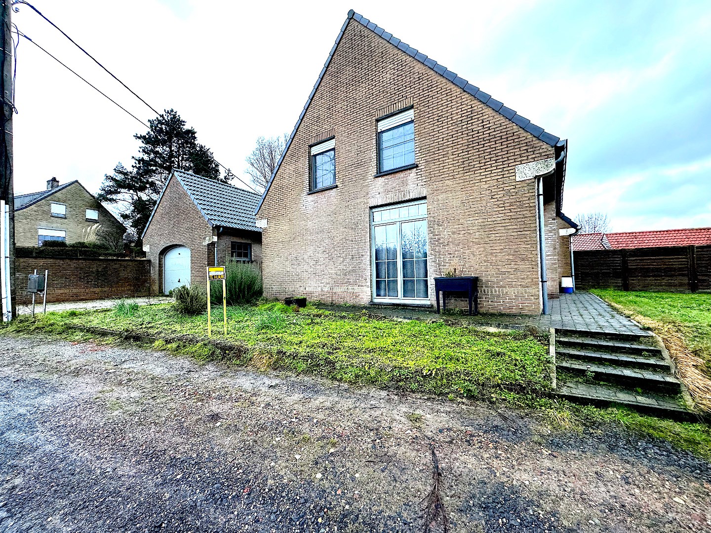 Tiegem - Alleenstaande woning met garage 950 euro 