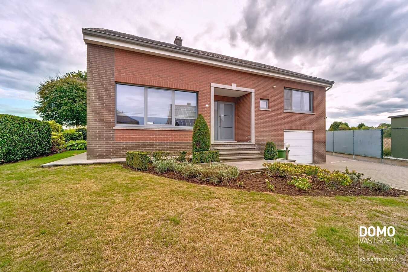 Ruime woning met weiland te koop te Alken 