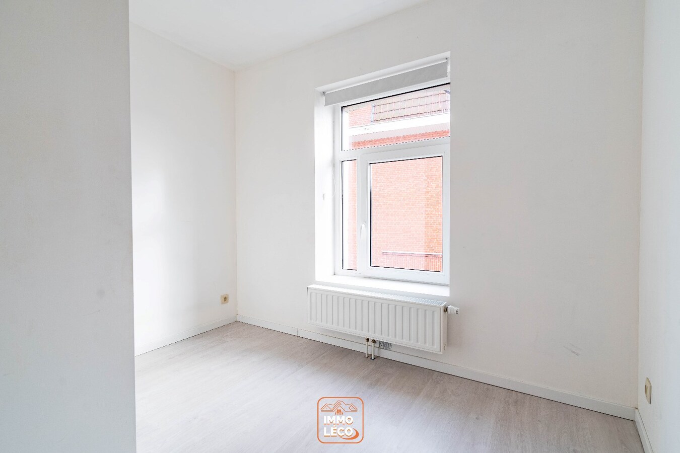 Maison rénovée 2 chambres et grande terrasse/cour, en plein centre de Dottignies ! 