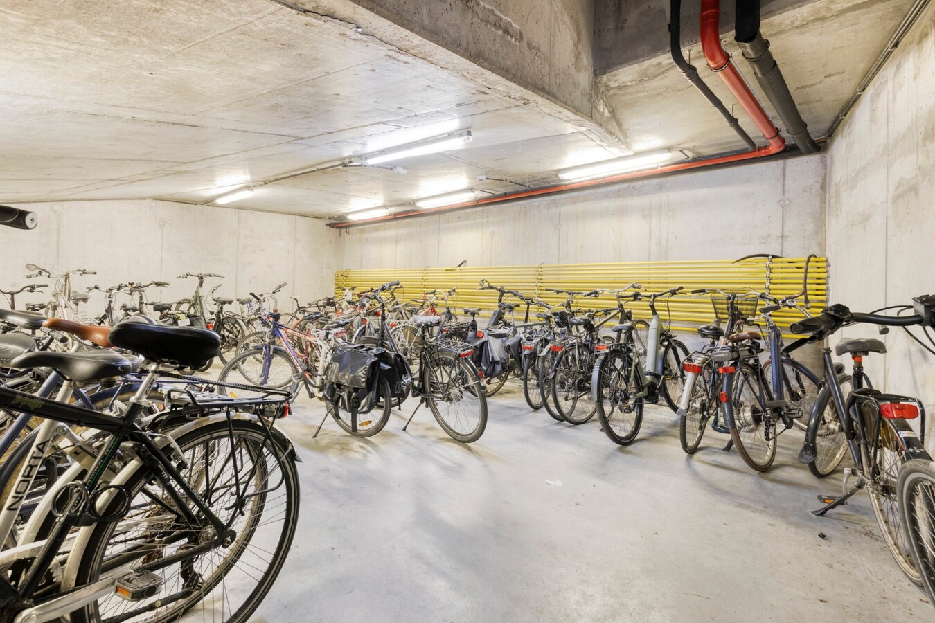 Res. Leiemeersen: instapklaar recent 3-slpks appartement nabij de Watersportbaan 