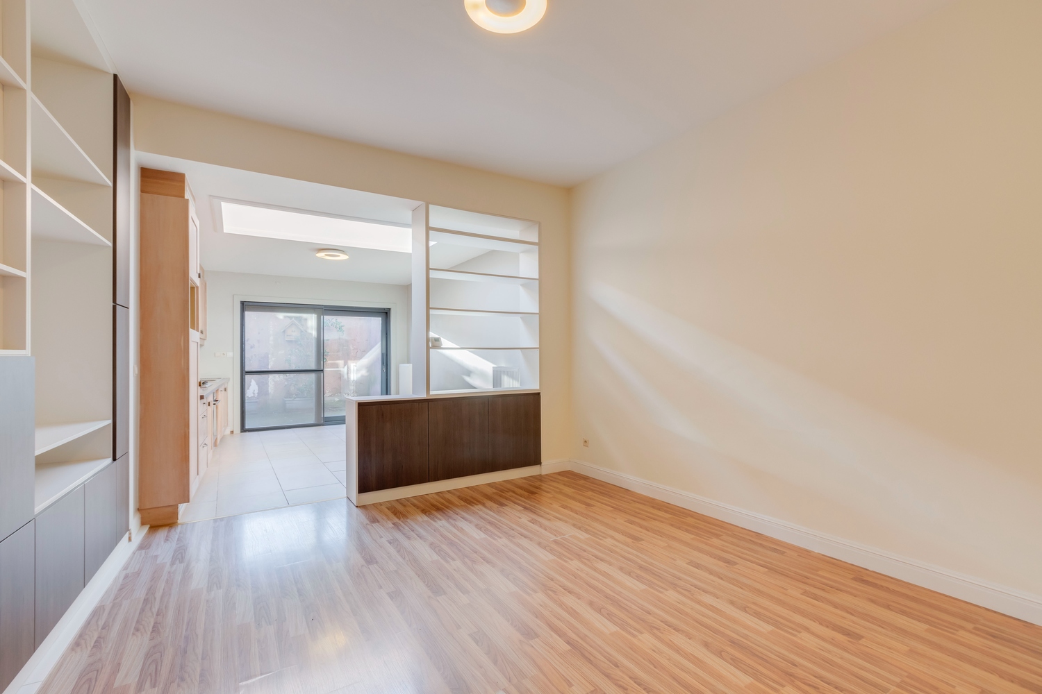 Mooie halfopen bebouwing met zeer ruime kamers 