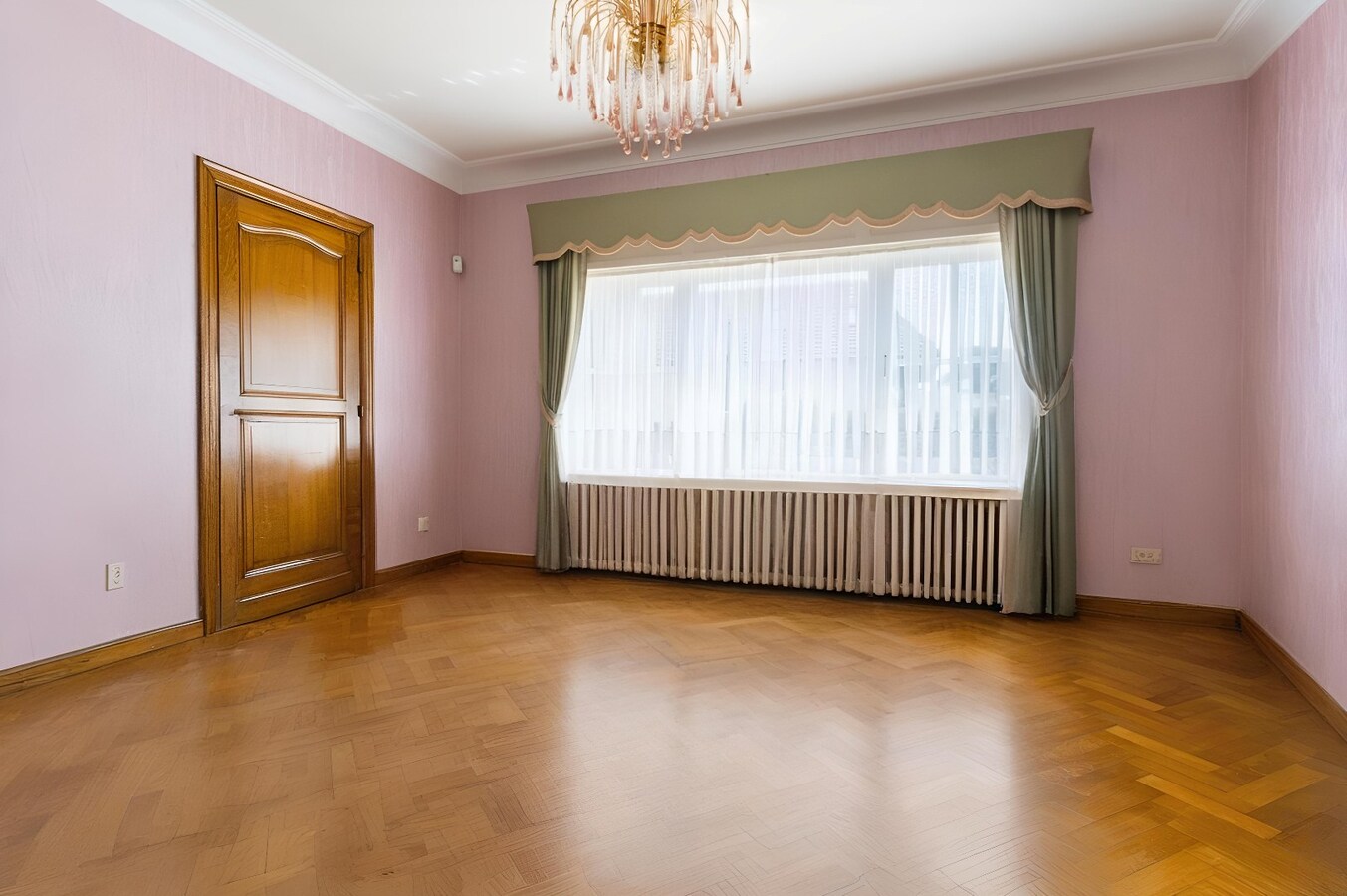 Villa érigée sur 1436m² avec garage, parking et grand jardin, secteur prisé "La Coquinie" !! 