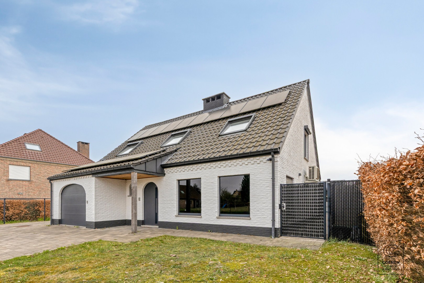 Gerenoveerde woning met 4 à 5 slpk's op een gunstige ligging te Oelegem! 
