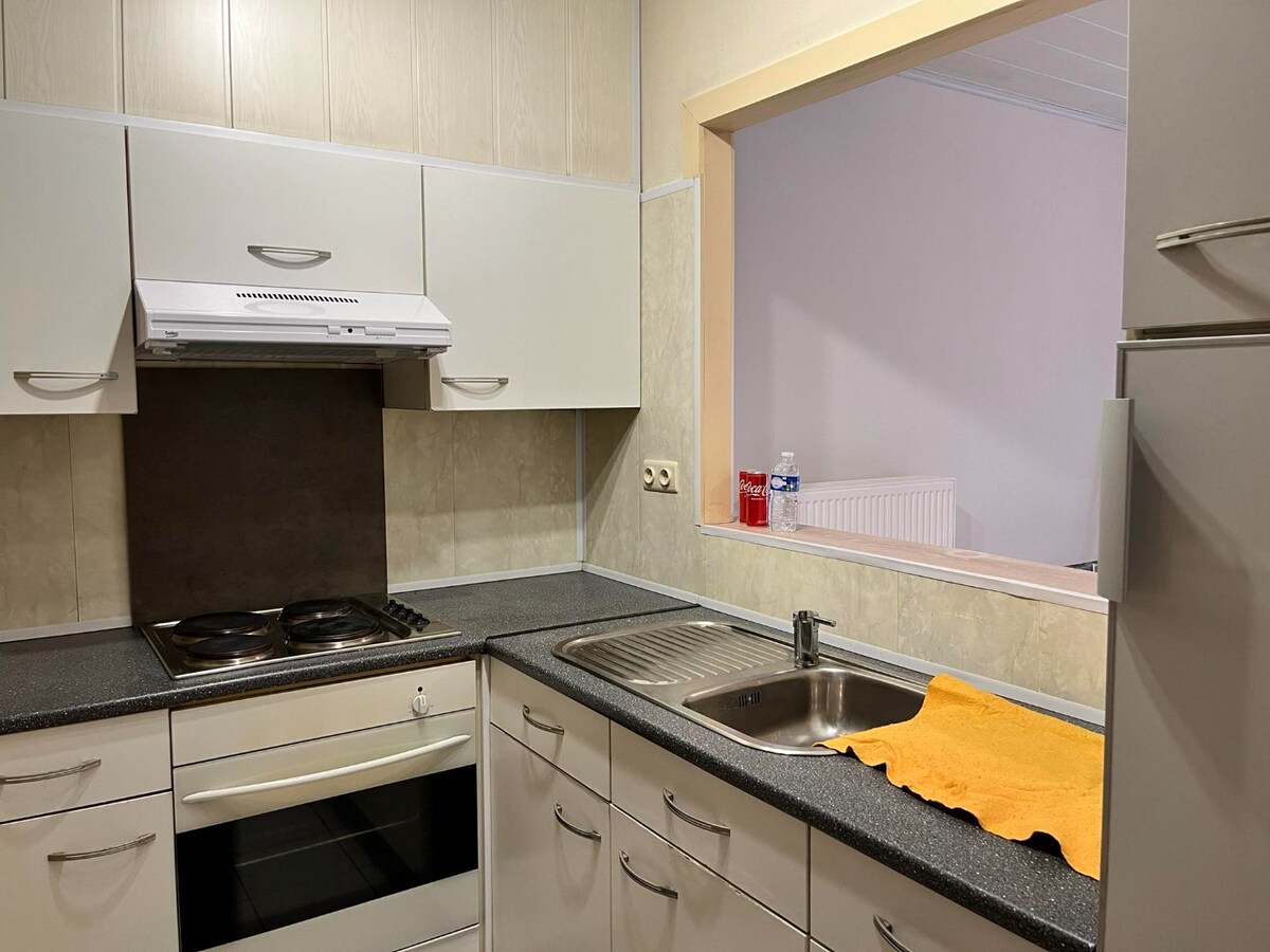 Gelijkvloersappartement met 2 slaapkamers en autostaanplaats te Leke 