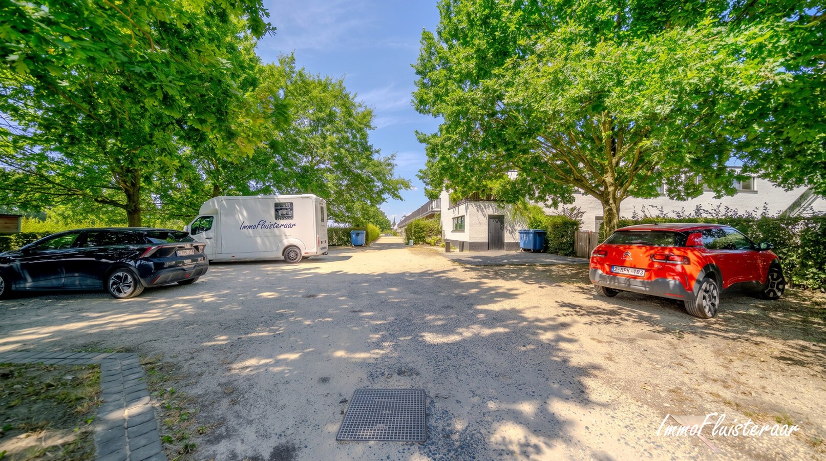 Unieke hippische accommodatie met 5 appartementen/studio’s op ruim 2,5 ha te Amougies (Henegouwen) 