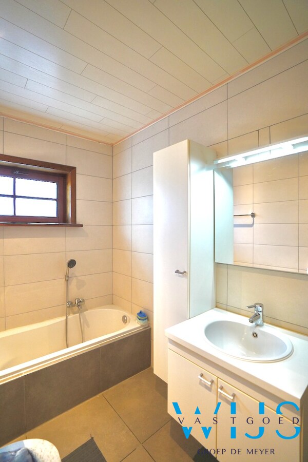 Instapklare gezinswoning met 4 slaapkamers in woonwijk te EVERGEM ! 