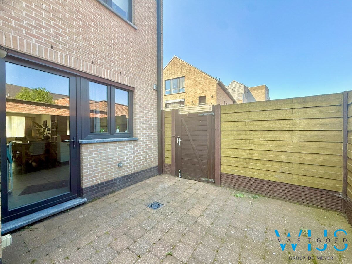 Gelijkvloers tweeslaapkamer appartement in hartje Ertvelde! 