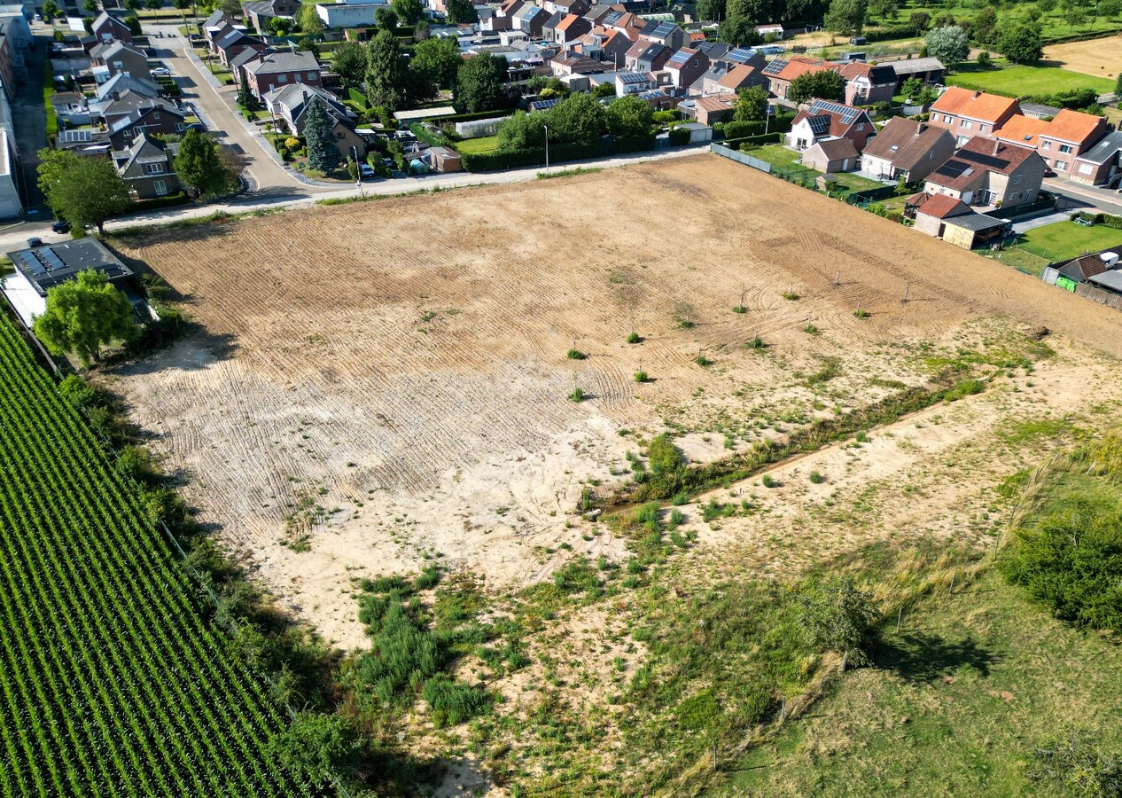 Bouwgrond van 989 m² voor halfopen bebouwing 