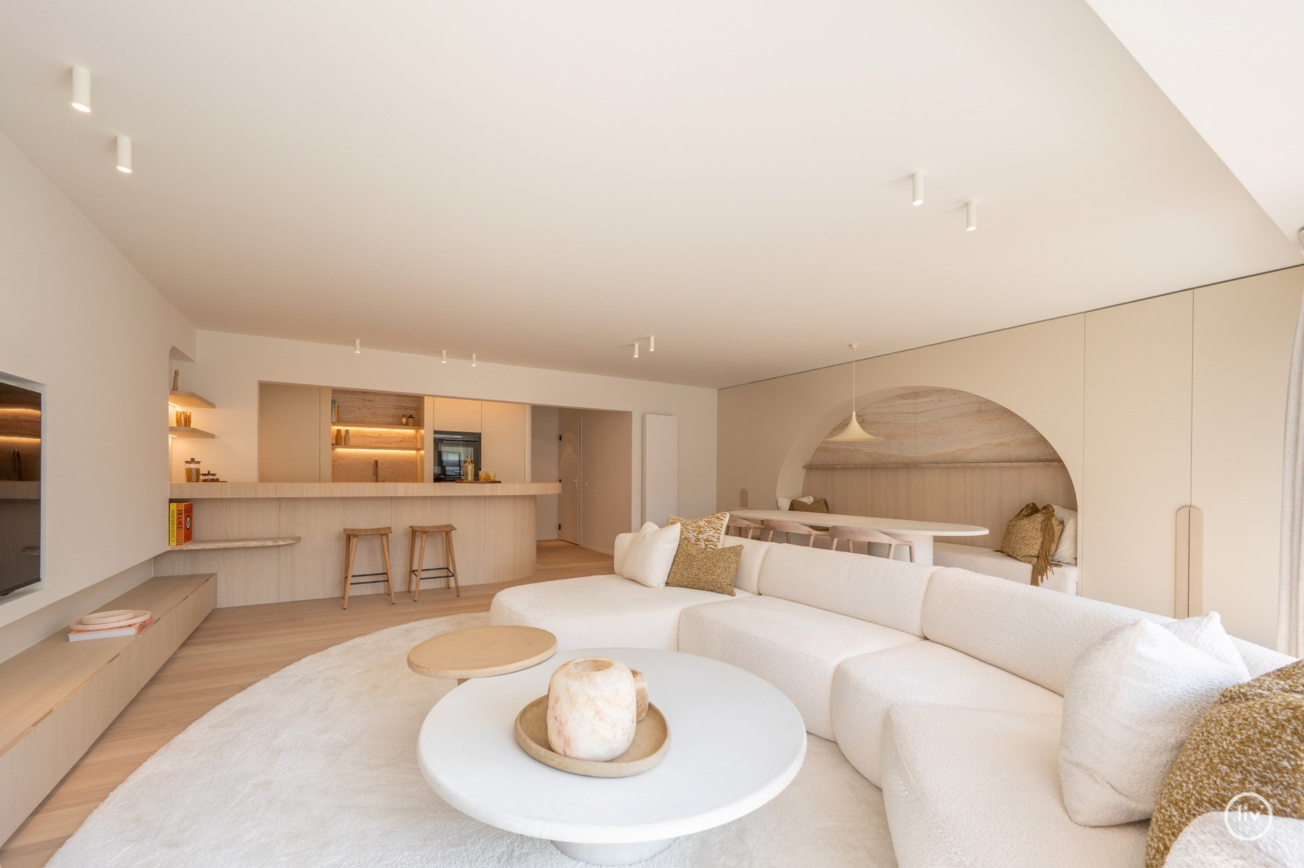 Appartement de plus de 3 chambres avec des finitions très luxueuses et possibilité de garage dans l'immeuble. 